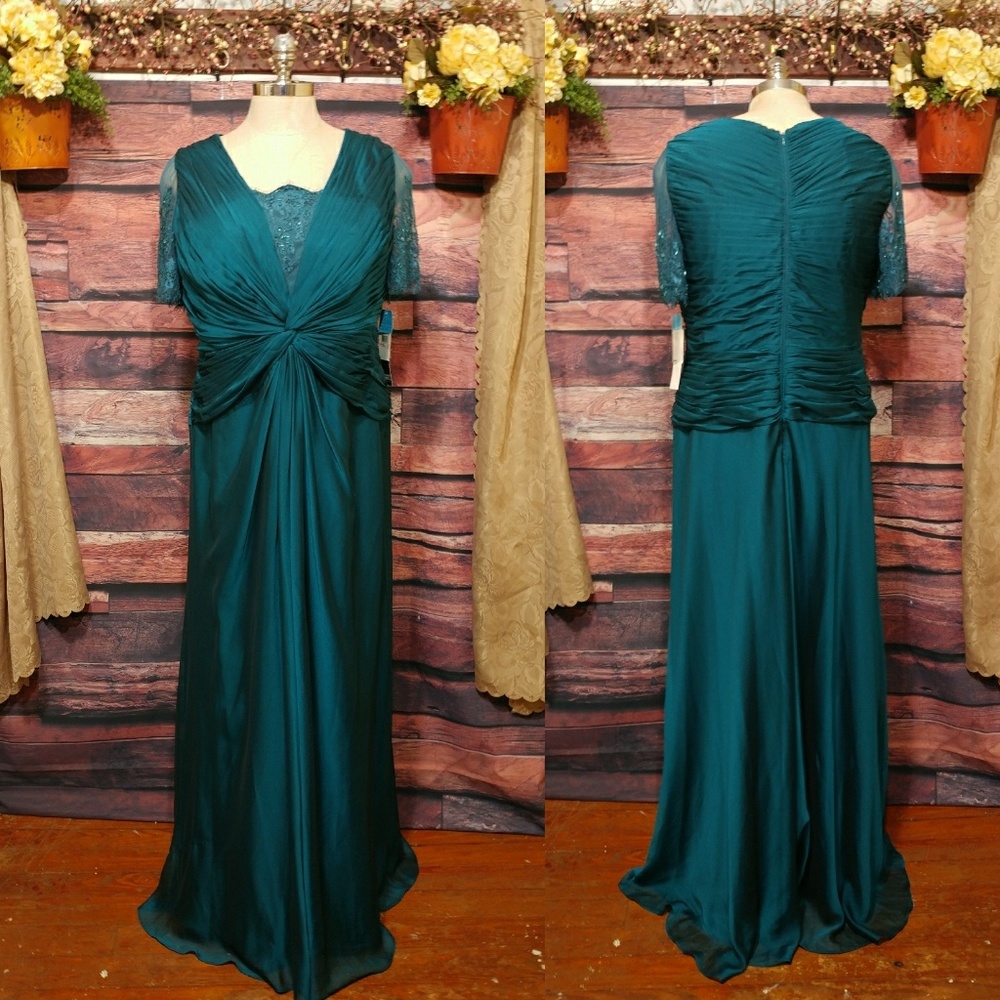 Adrianna Papell Plus size green embellished dress